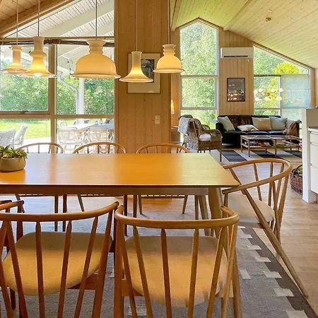 12 Person In Holiday home