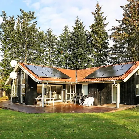 12 Person In Hals-by Traum *