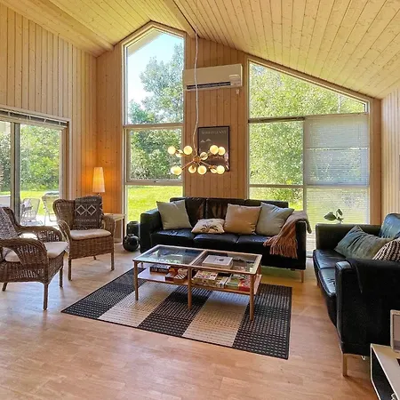 12 Person In Hals-by Traum Hals