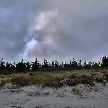 12 Person In Hals-by Traum Hals